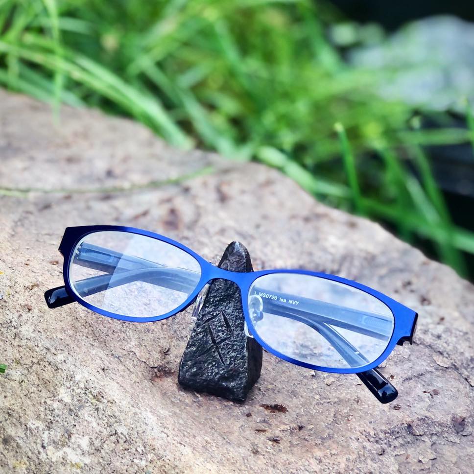 Forged Dvarven Rune Glasses Stand